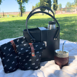 Matera de cuero negra